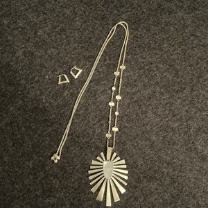 Kendra Scott Long Pendant with Bonus Earrings